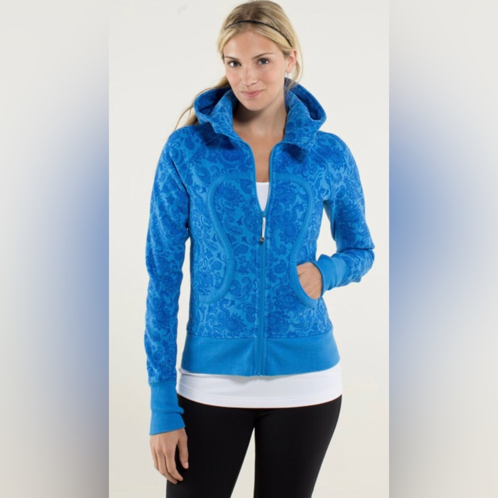 ✨HOST PICK✨ Lululemon, Scuba Hoodie (Lined Hood)
Paisley Cornflower, Size 6